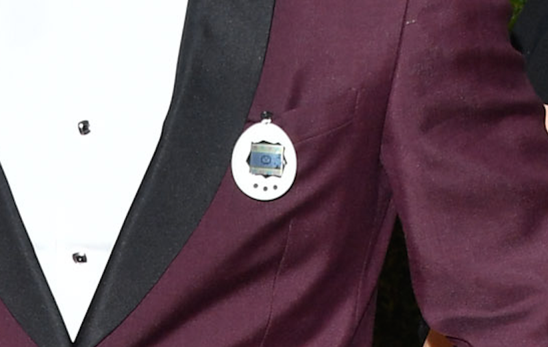 Illustration for article titled The Shocking Photos of Orlando Bloom's Tamagotchi Taking a Shit on the Met Gala Red CarpetĀ